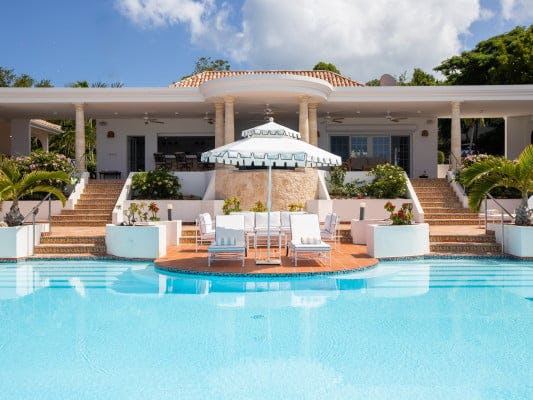 Mariposa villa with pool