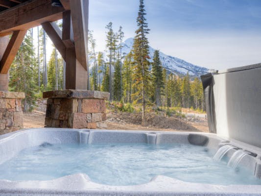 Big Sky 21 mountain cabin with hot tub