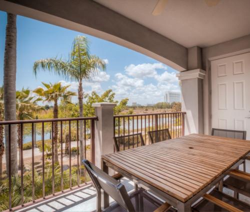 Vista Cay 70