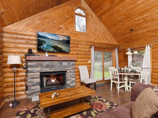 Gatlinburg 7 romantic cabin with fireplace rental