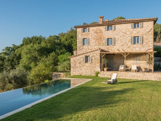 Dedala Umbria villa rentals with pool