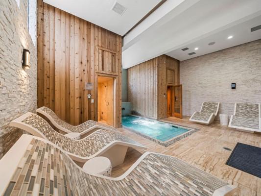 Reunion Resort 10000