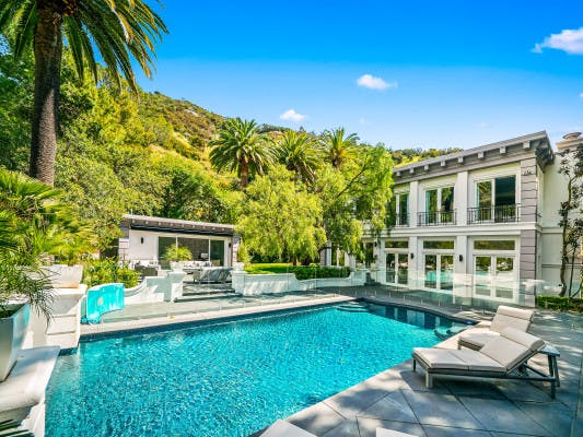 Beverly Hills 7 vacation homes near Disneyland with private pools