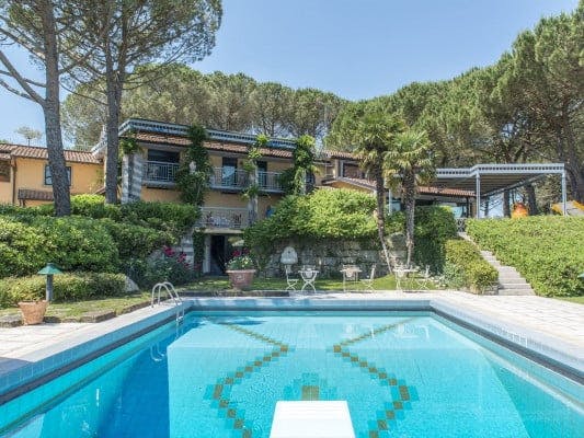 Il Vignale 10 bedroom vacation rental with pool