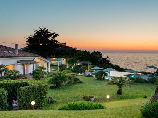 Villa Ambra 5 bedroom beachfront rentals