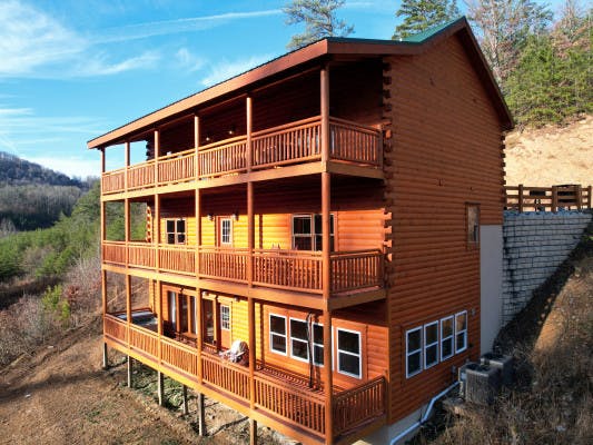 Wears Valley 26 Pet friendly log cabins with hot tubs