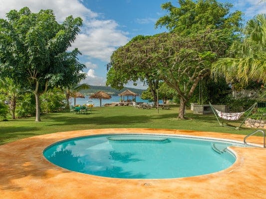 Linga-Awhile Cottage on the Beach - Discovery Bay Jamaica Villas