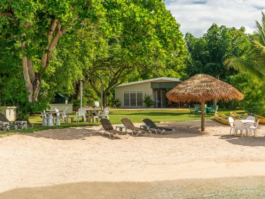 Linga-Awhile Cottage on the Beach - beachfront villa rentals in Discovery Bay