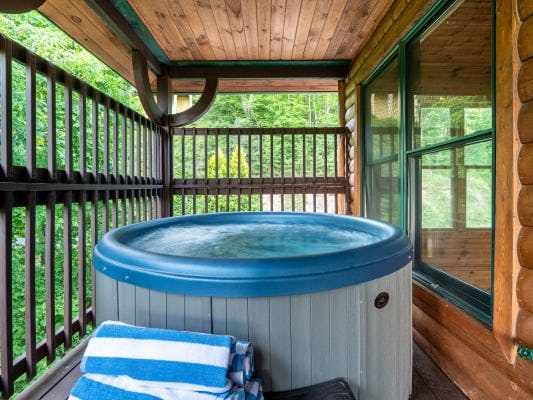 Gatlinburg 36 cabin with hot tub