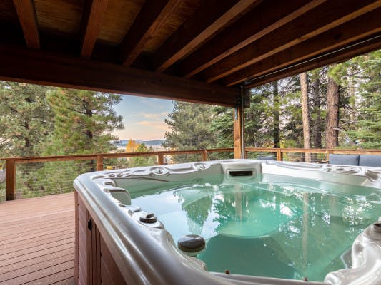 Lake Tahoe 118 Large group log cabins with hot tubs