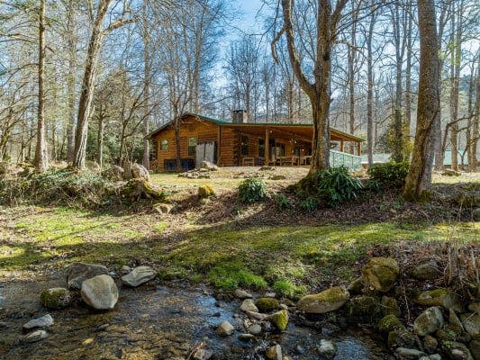 Gatlinburg 32 Smoky Mountain cabin rentals with hot tub