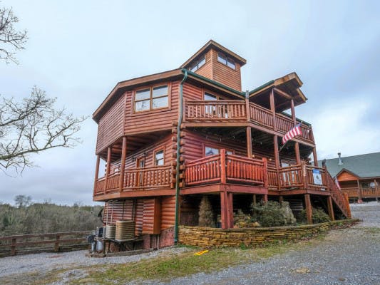 Pigeon Forge 184 cabin rental near Dollywood