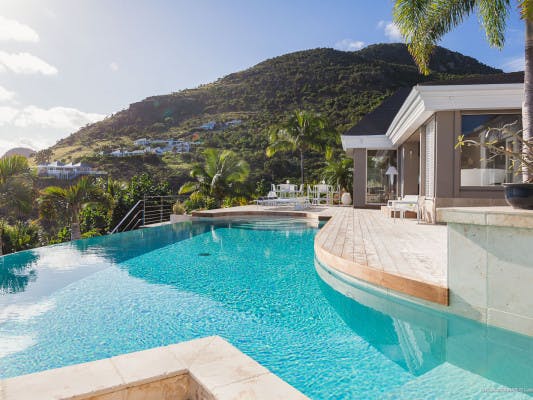 Villa Acamar family rental with beach view