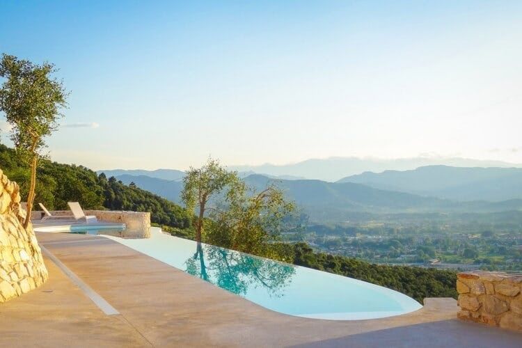 Infinity pool overlooking countryside and mountains