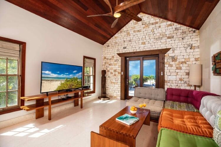 Beach Shack small villa for 2 living room with comfortable couches, a large tv and sea view