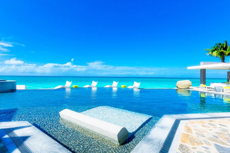 Winter sale offers Caribbean Top Villas infinity pool