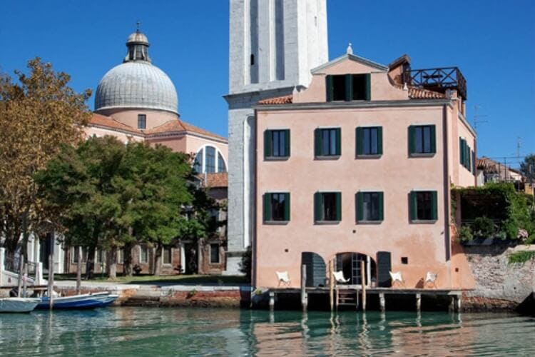 Building on banks of Venetian canal