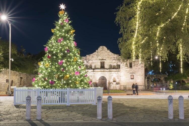 El Alamo at Christmas