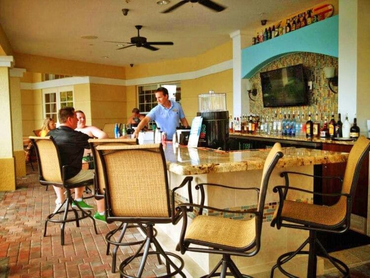 Vista Cay poolside bar