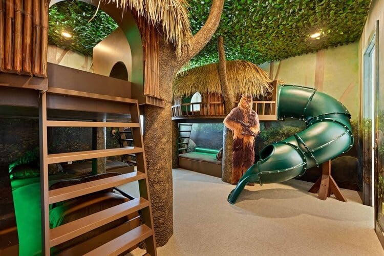 villatel village 11 themed room with slide and chewbacca