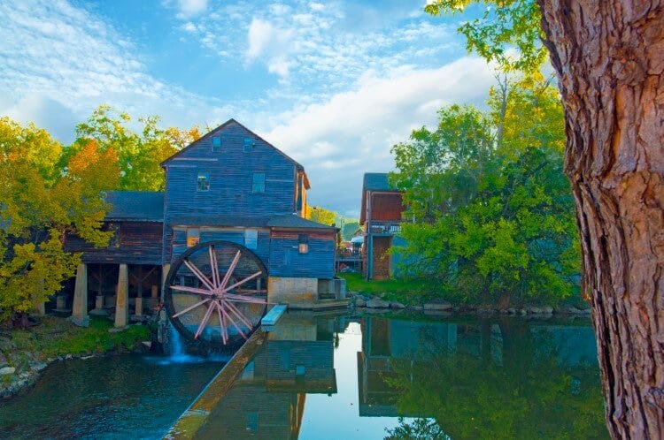 river and water wheel in pigeon forge