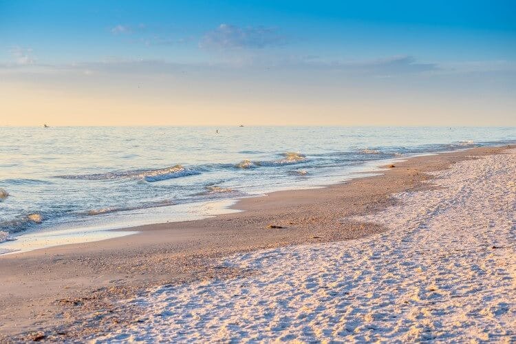 One of the many white-sand beaches on Anna Maria Island with a view over the Atlantic ocean