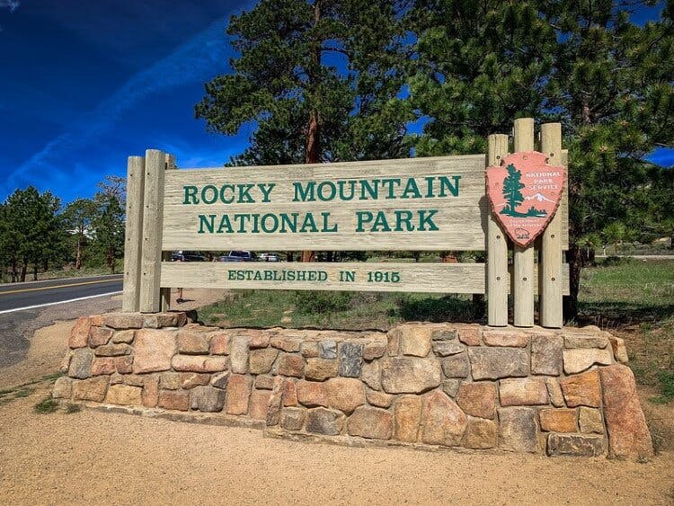 Entrance sign for the Rocky Mountains National Park