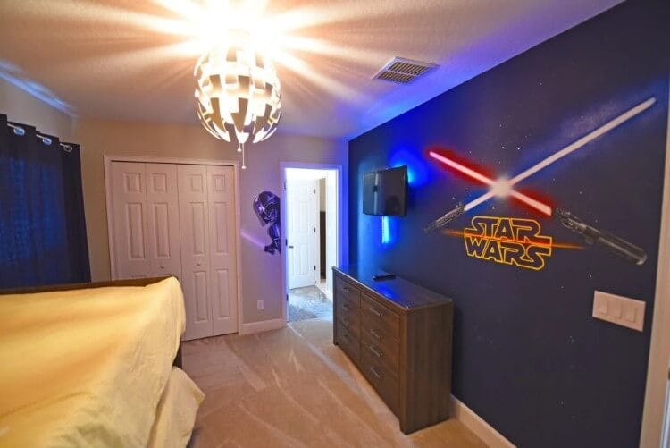 WaterSong 16 Star Wars themed room