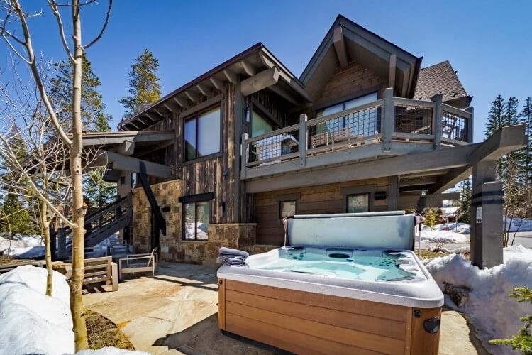 cabin with balcony with hot tub on patio