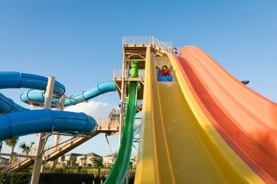 How do we access amenities at the Encore Resort at Reunion?