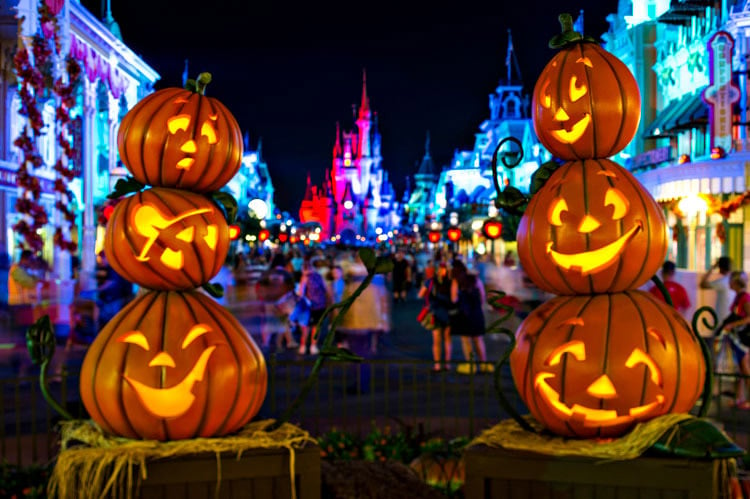 Carved pumpkins on MainStreet at Disney World