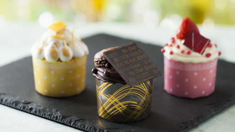 The best restaurants at Disney World, little cakes from the be our guest restaurant 