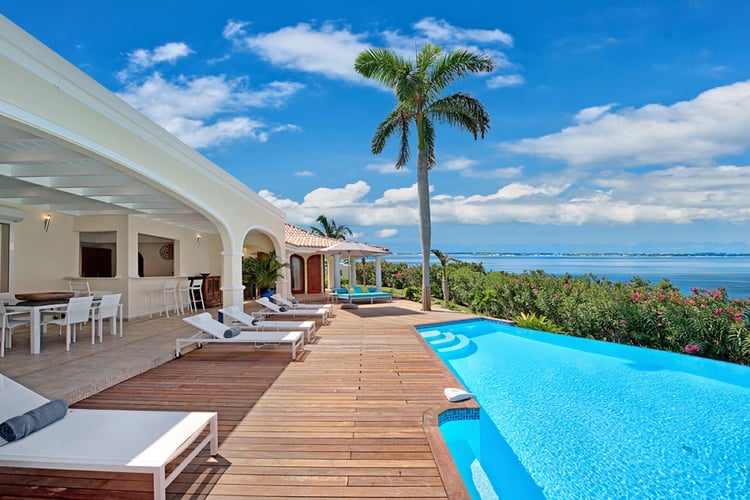 Luxury villa with pool overlooking the Caribbean Sea