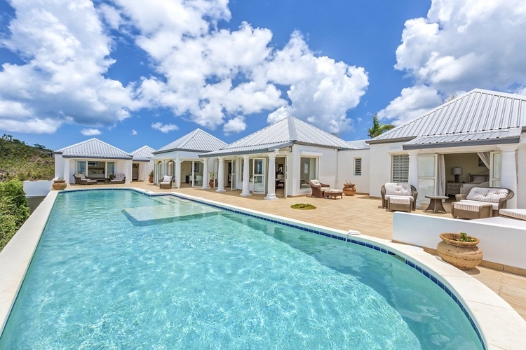 Villa in St.Martin with infinity-edge pool