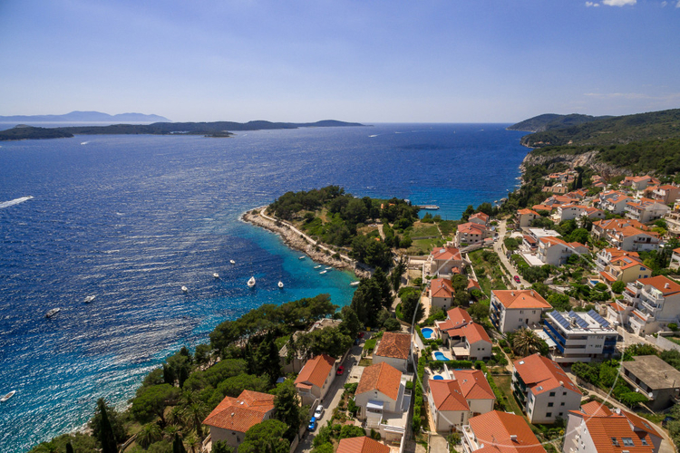 Hvar 2 is located near to the city center