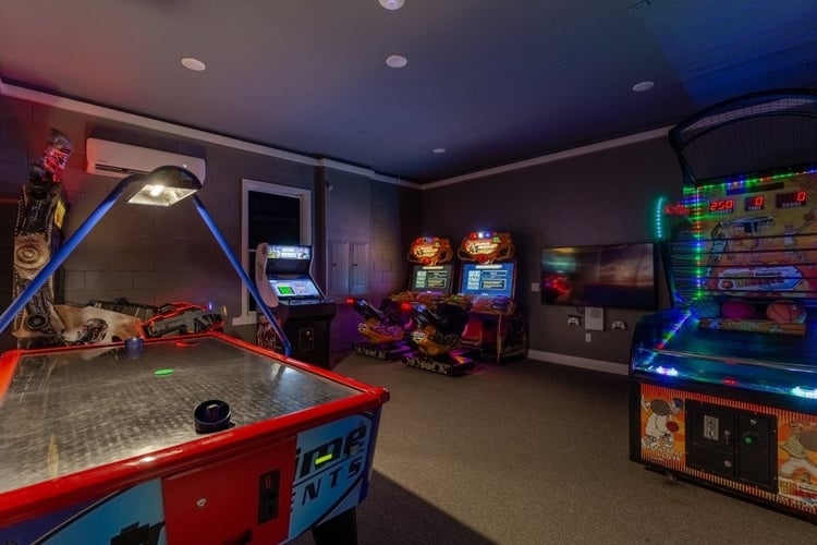 Monsters INC Lakeview 15BR 17BA, Pool, Spa, VR arcade Game room @Resort -  Orlando