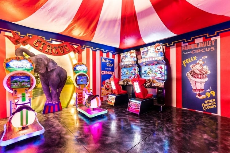 Orlando vacation rental with circus themed games room