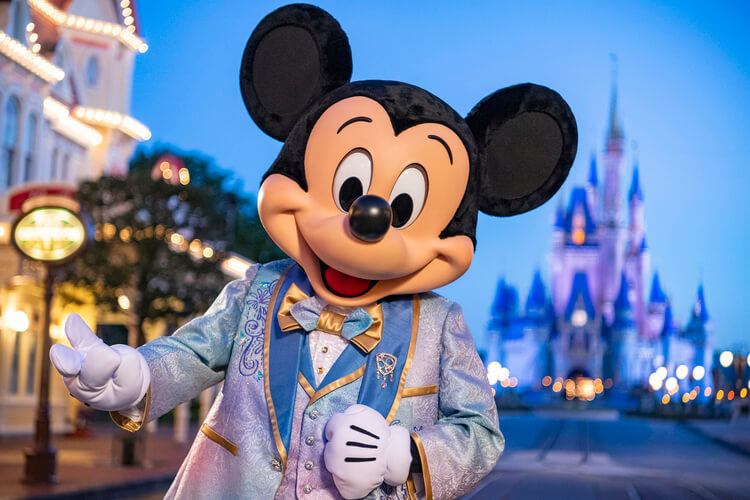 Expect new outfits from Mickey and Minnie at Disney World 2022