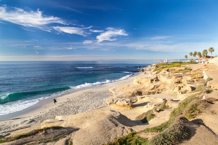 La Jolla Cove beach in San Diego offers one of the best beach vacations for families!