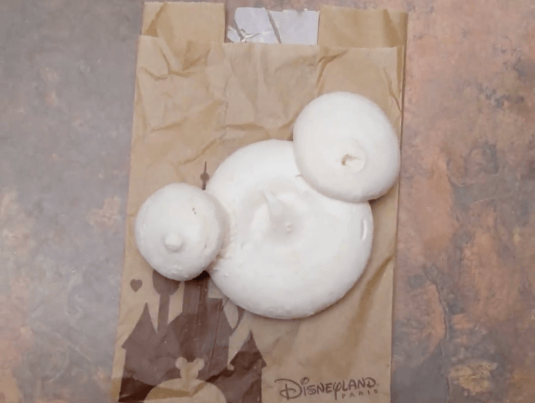 Last in 3rd place came the plain Mickey-shaped meringue.