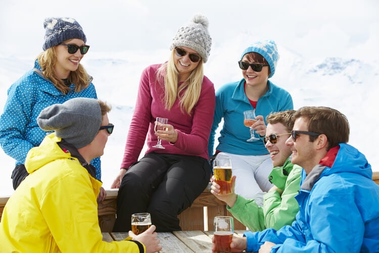 People enjoying Après Ski