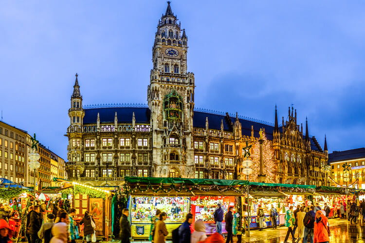 Munich city hall with a Christmas market
