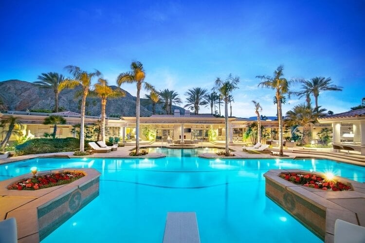 Indian Wells vacation home with large private pool and mountain view