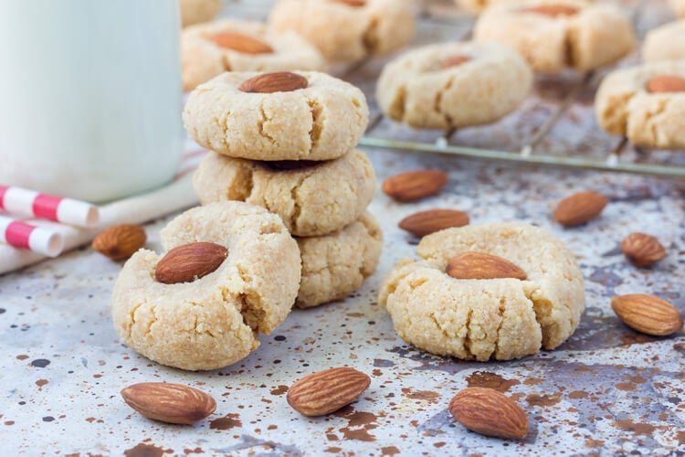 Spanish almendrados almond cookies
