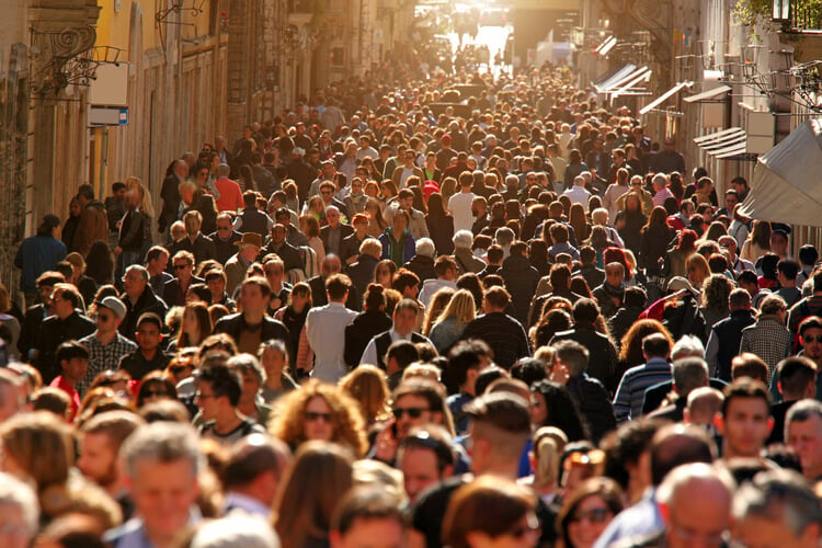 A crowd of tourists in Rome