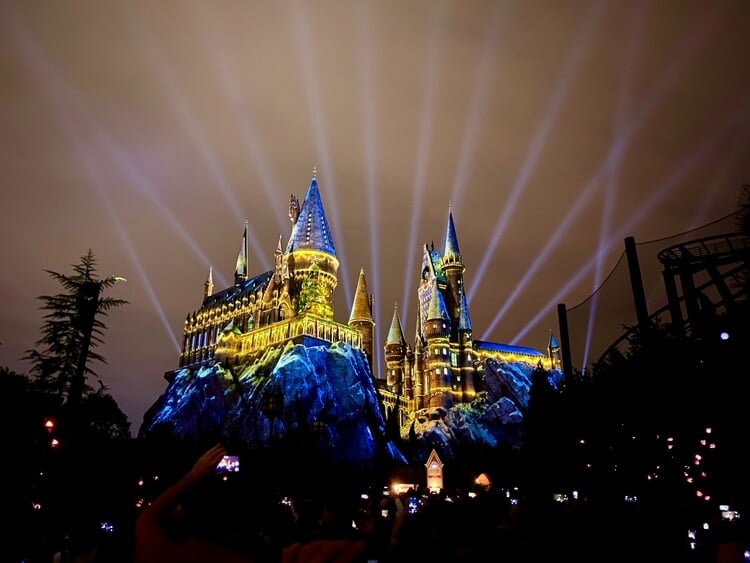 Night time at Hogwarts Castle