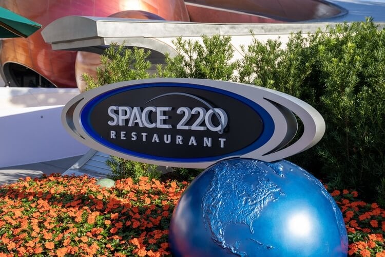 sign reading space 220 restaurant