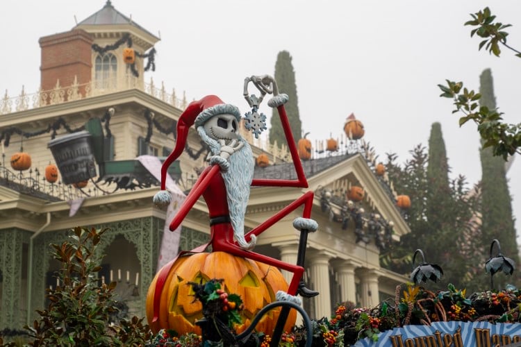 The Haunted Mansion in Christmas decoration
