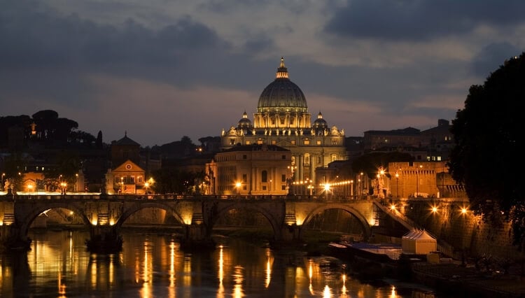 st peter's basilica in vatican city at night