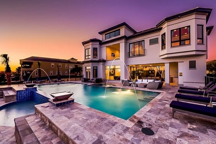 the pool of a villa in orlando at dusk